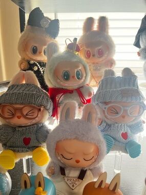 Full Labubu Set - Seated - outfits included